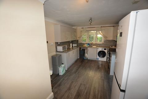 4 bedroom detached house to rent, Hillcrest Drive, South Anston, Sheffield