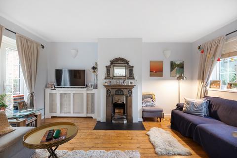 28 Clayton Crescent, Brentford, TW8 9PT