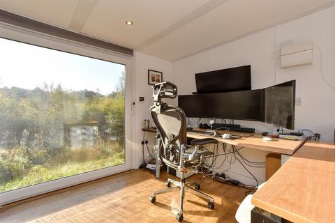 25 Nightingale Drive, Wouldham, Rochester, ME1 3XQ