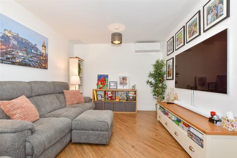 25 Nightingale Drive, Wouldham, Rochester, ME1 3XQ