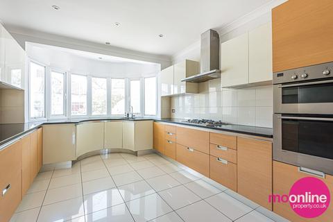 40 Lawrence Avenue, London, NW7 4NN