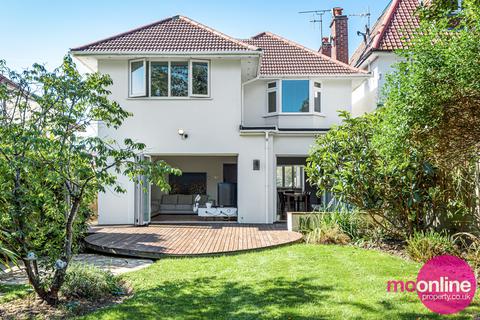 40 Lawrence Avenue, London, NW7 4NN