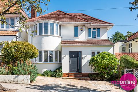 40 Lawrence Avenue, London, NW7 4NN