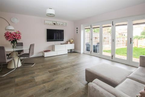 4 bedroom house for sale, Regent Way, Brentwood