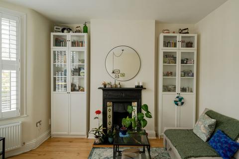 2 bedroom flat for sale, Melford Road, London E11