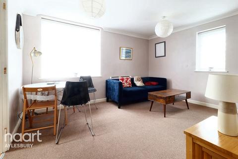 2 bedroom flat for sale, Pine Street, Aylesbury