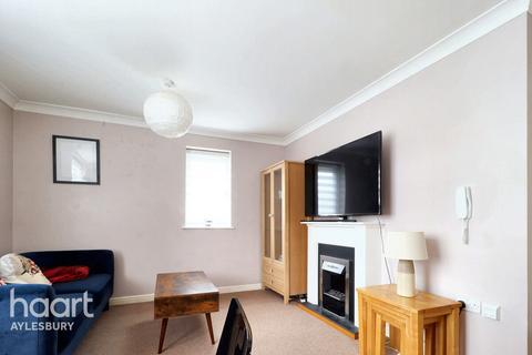 2 bedroom flat for sale, Pine Street, Aylesbury