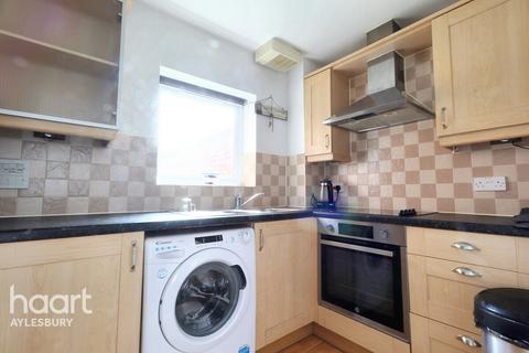 2 bedroom flat for sale, Pine Street, Aylesbury