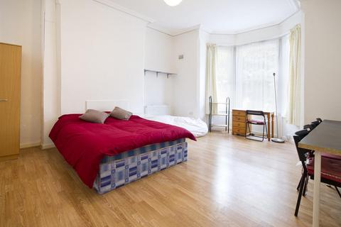 7 bedroom terraced house to rent, *£140PPPW INCL BILLS + TWO FREE WEEKLY PAPA JOHNS (T+C’s apply)*  Burns Street, NOTTINGHAM. FULLY INCLUSIVE