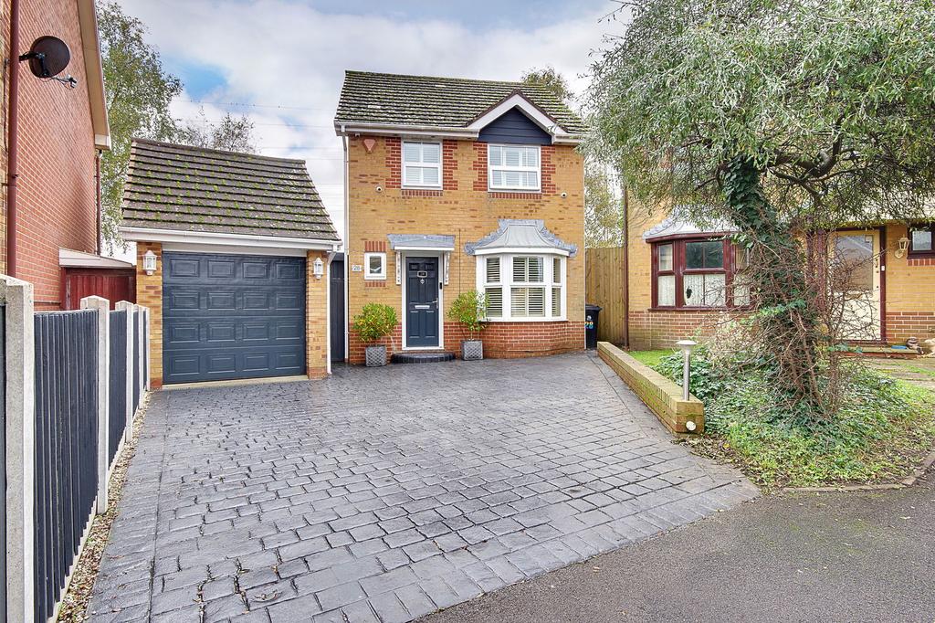 Humber Road, Ferndown BH22 3 bed detached house for sale - £375,000