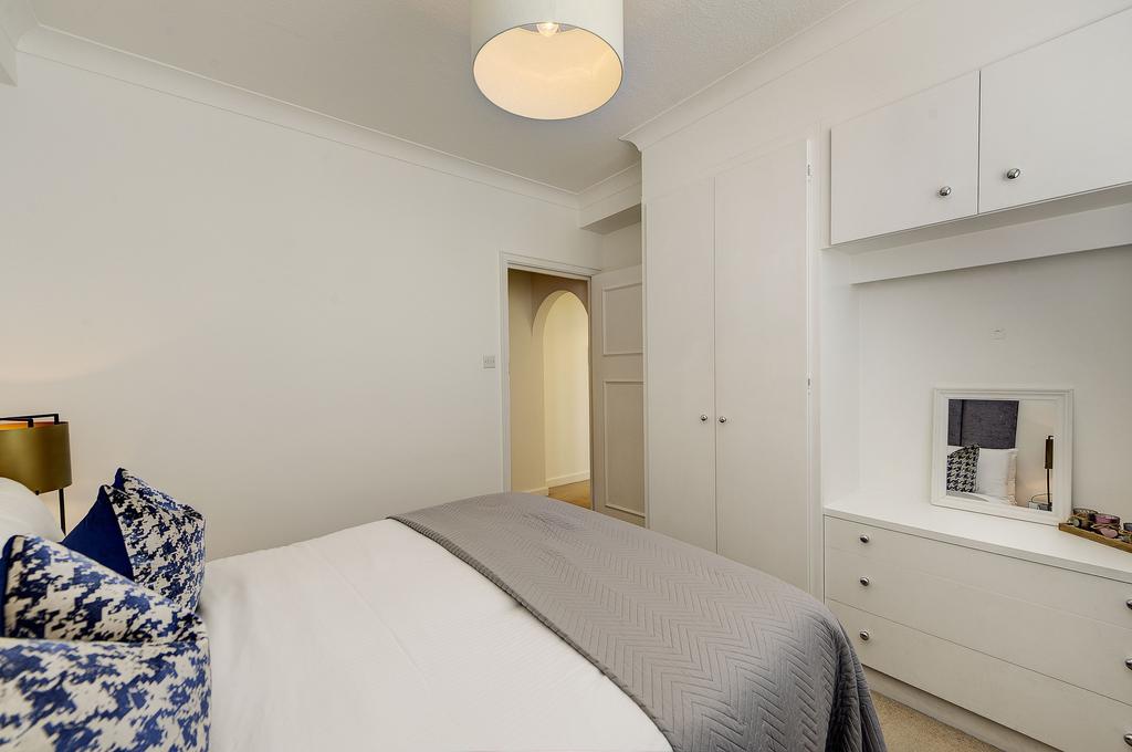 Flat 8 39 Hill Street W1 360731 bed2 C RGB