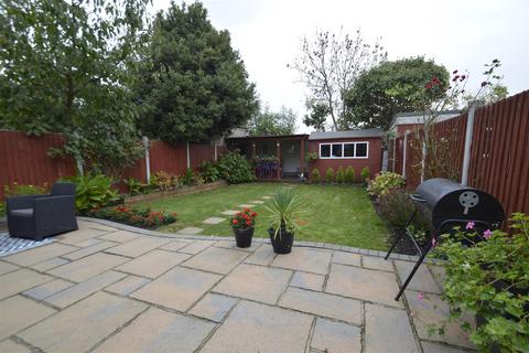 3 bedroom end of terrace house for sale, Cambeys Road, Dagenham