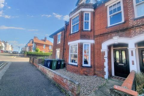 4 bedroom apartment to rent, Cabbell Road, Cromer NR27