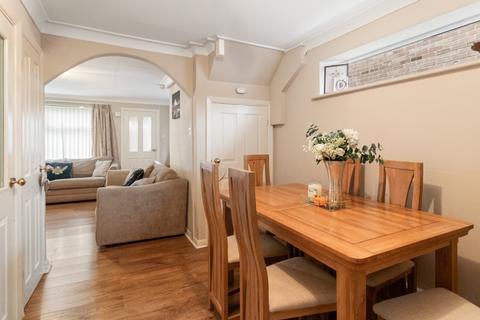 15 Ellison Avenue, Worcester, WR2 6EG