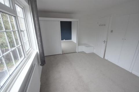 3 bedroom terraced house to rent, Chigwel, IG7