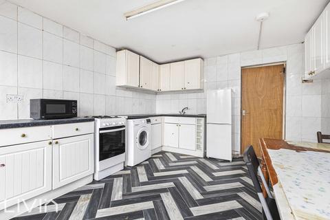75 Shropshire Close, Mitcham, CR4 1XX