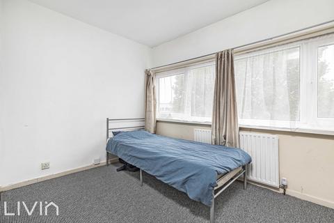 75 Shropshire Close, Mitcham, CR4 1XX