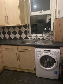 3 bedroom flat to rent, Central Road, Manchester M20