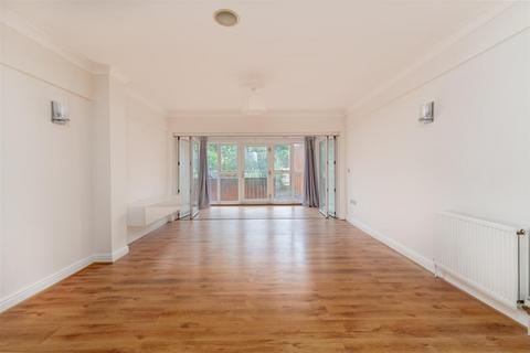 2 bedroom apartment to rent, High Road, Woodford Green