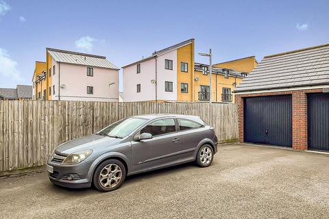 2 bedroom terraced house for sale, Hawthorn Close, Gloucester GL2