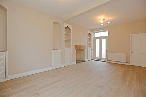 31 Collwyn Street, Tonyrefail, Porth, CF39 8BH
