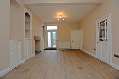 31 Collwyn Street, Tonyrefail, Porth, CF39 8BH