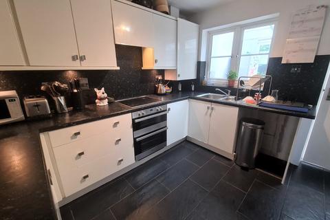 3 bedroom semi-detached house to rent, Sandpiper Road, Southampton SO16