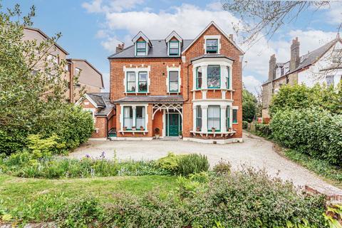 Flat 5, 49 Wickham Road, Beckenham, BR3 6QJ