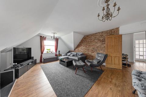 Flat 5, 49 Wickham Road, Beckenham, BR3 6QJ
