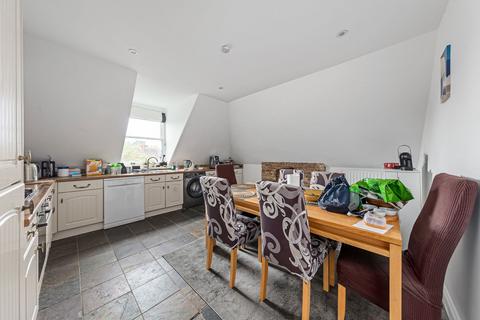 Flat 5, 49 Wickham Road, Beckenham, BR3 6QJ