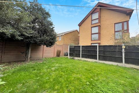 1 bedroom ground floor flat for sale, Redclyffe Road, London E6