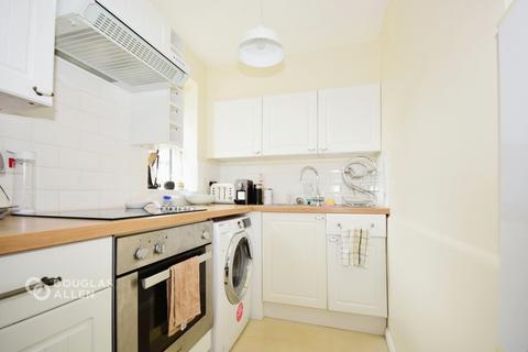 1 bedroom apartment to rent, Wood Green Basildon SS13