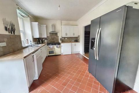 4 bedroom detached house for sale, Bwlchnewydd, Carmarthen