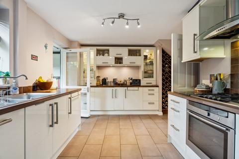 10 Lesters Road, Cookham, Maidenhead, SL6 9LS