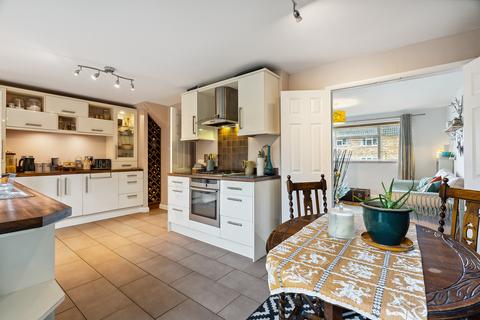 10 Lesters Road, Cookham, Maidenhead, SL6 9LS