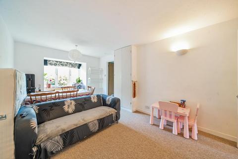 2 bedroom flat for sale, Limetree Walk, Tooting