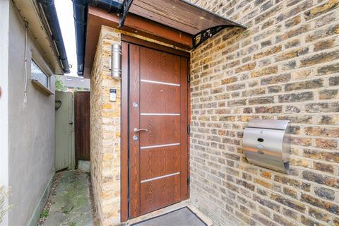 150 Hale End Road, London, E17 4DU