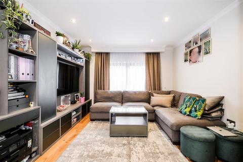 150 Hale End Road, London, E17 4DU