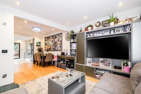 150 Hale End Road, London, E17 4DU