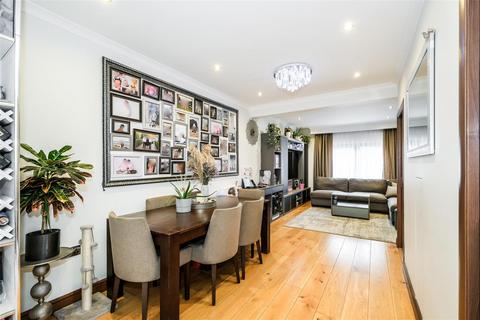 150 Hale End Road, London, E17 4DU