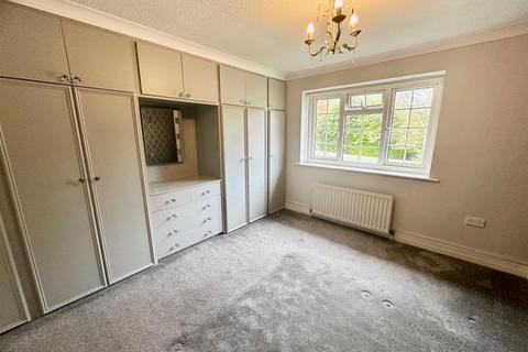 Studio to rent, Stafford Avenue, Skircoat Green, Halifax