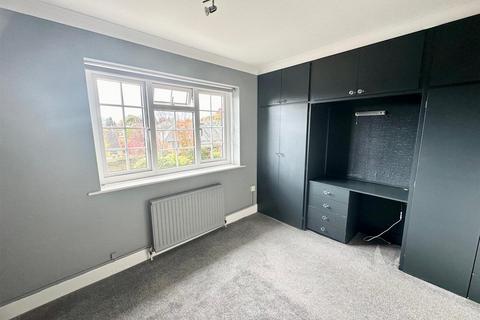 Studio to rent, Stafford Avenue, Skircoat Green, Halifax