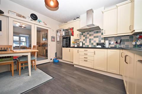 2 bedroom terraced house for sale, Kirk Lane, Yeadon, Leeds