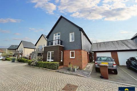 4 bedroom detached house for sale, Buttercup Drive, Polegate