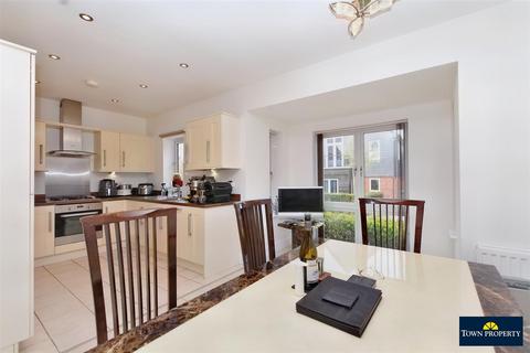 4 bedroom detached house for sale, Buttercup Drive, Polegate