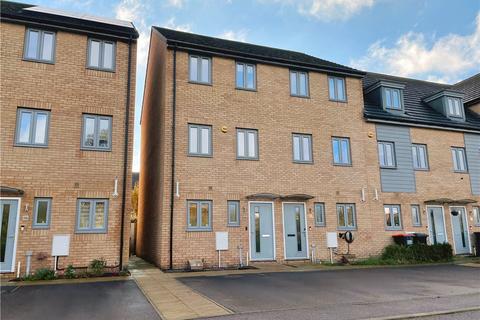 4 bedroom end of terrace house for sale, Hazel Mead, Bedfordshire LU5