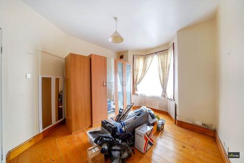 3 bedroom terraced house for sale, Little Ilford Lane, Manor Park, E12 5PW