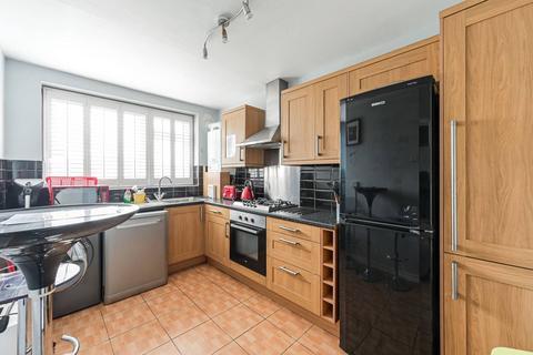 2 bedroom flat to rent, Kings Avenue, Clapham Park, London, SW4