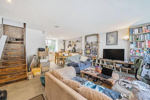 2 bedroom house to rent, Crescent Lane, Clapham Park, London, SW4