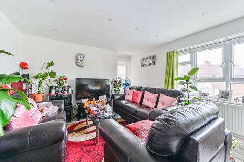 2 bedroom flat for sale, Pawsons Road, Croydon, CR0